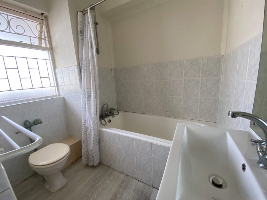 1 Bedroom Property for Sale in Sea Point Western Cape